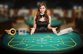 Pengguna bermain live casino dengan jaminan keamanan dan privasi data di platform slot212